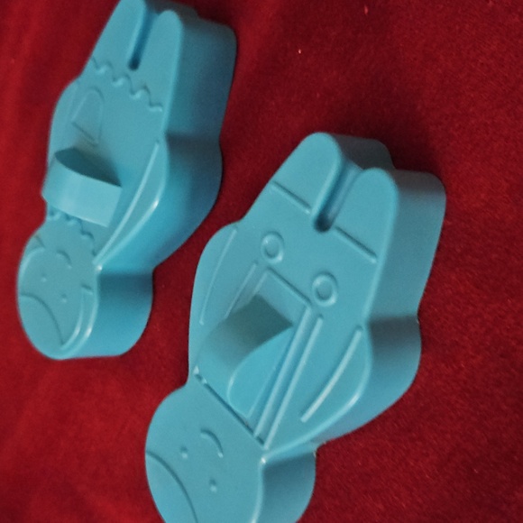 Vtg Avon Cookie Cutters Set - Picture 4 of 4